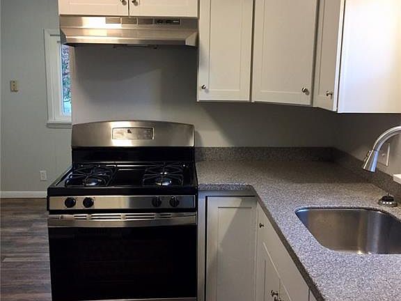 4th image of 243 Hathaway St W