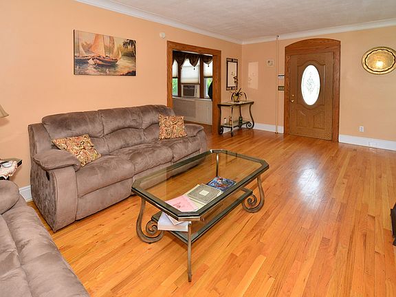 Gleaming Hardwood Flrs !