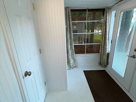 4th image of 957 Savanna Dr