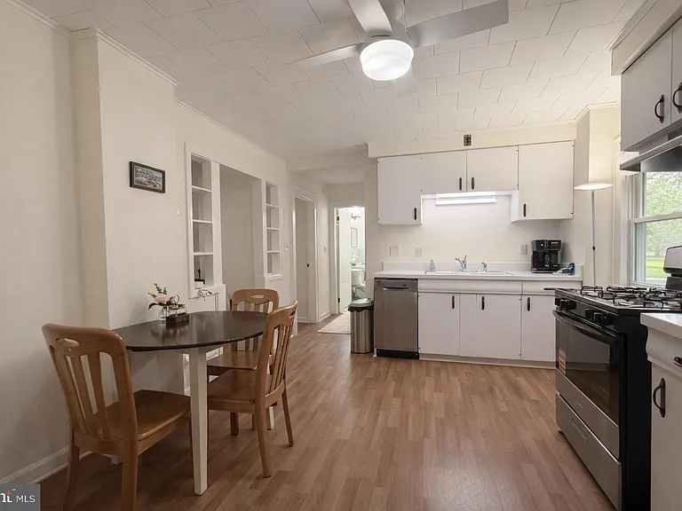 131 Livingston Ave — Photo 5