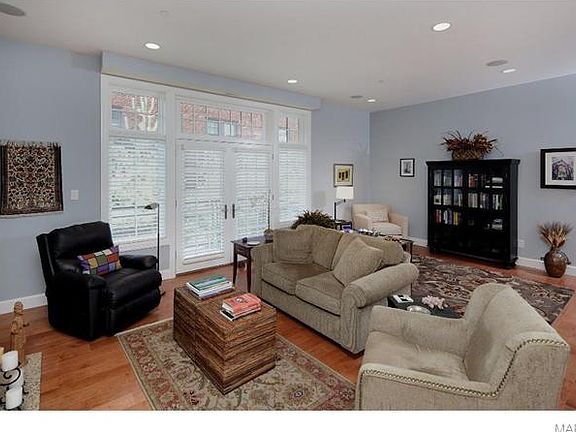 3rd image of 7518 Parkdale Ave APT 203
