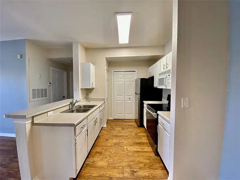 5467 Vineland Rd #6301 — Photo 12