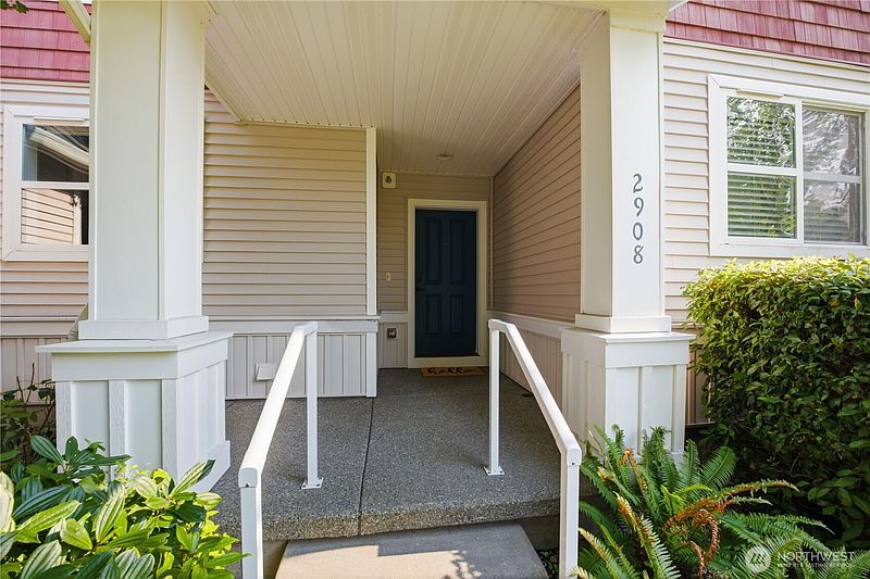 3rd image of 2908 SW Raymond Street