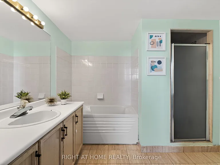 6 Humberline Dr #323 — Photo 28