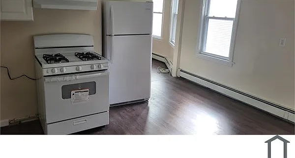 3 bed, 1025 sqft, $2,200 — Photo 4