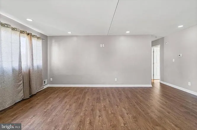 4 bed, 2.5 bath, 1708 sqft, $2,995 — Photo 3