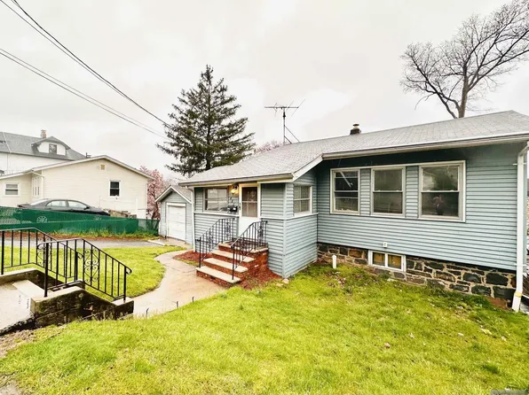 482 Grand Ave, Leonia, NJ 07605