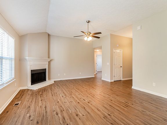 4th image of 3112 Chateau Valley Dr