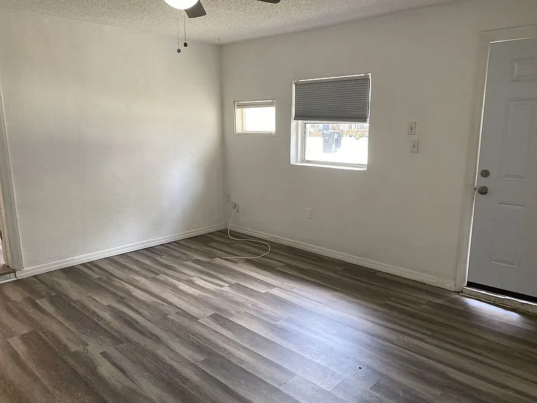 3109 E Jefferson St — Photo 3