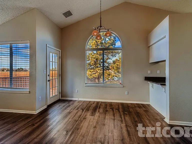 995 Cobblestone Dr — Photo 12