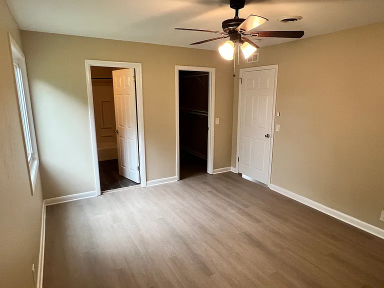 110 Doral Ct — Photo 12
