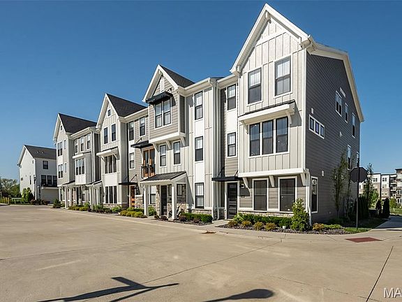 2nd image of 1329 W Gateway Hts