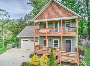 16 Feather Ridge Rd, Asheville, NC 28805