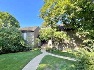 164 Pine Crest Cir APT C, Lake Barrington, IL 60010