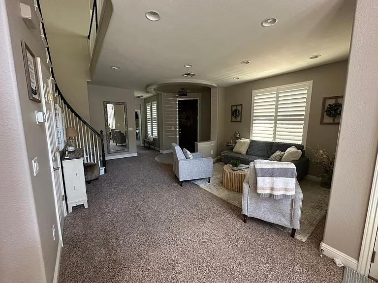1075 Gamay Dr — Photo 6