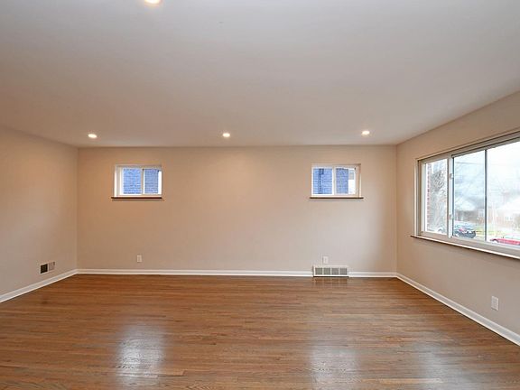 5th image of 2533 Ardmore Ave