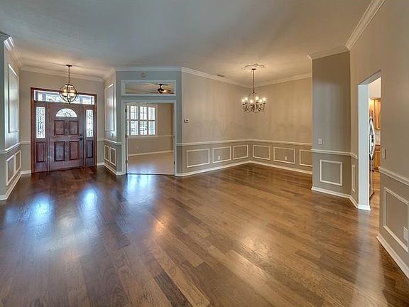 4th image of 8805 Crosswood Ct