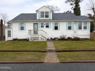 4 Spring St, Beachwood, NJ 08722