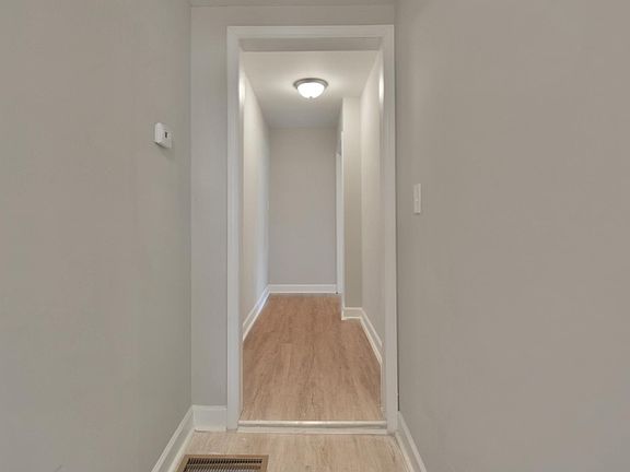 4th image of 1632 W 5th Ave #B