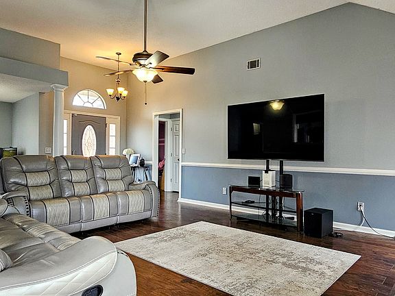 4th image of 127 Old Whaling Way