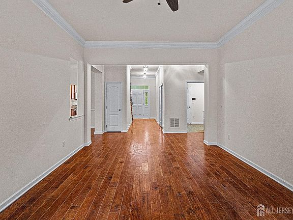 2nd image of 1 Essex St