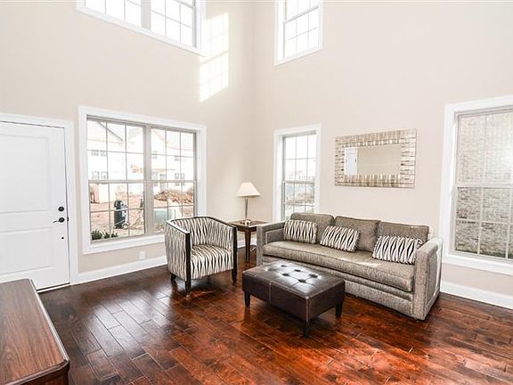 4th image of 3242 Beaumont Centre Cir
