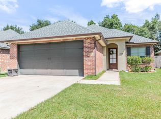 210 Milton Estates Ln, Youngsville, LA 70592