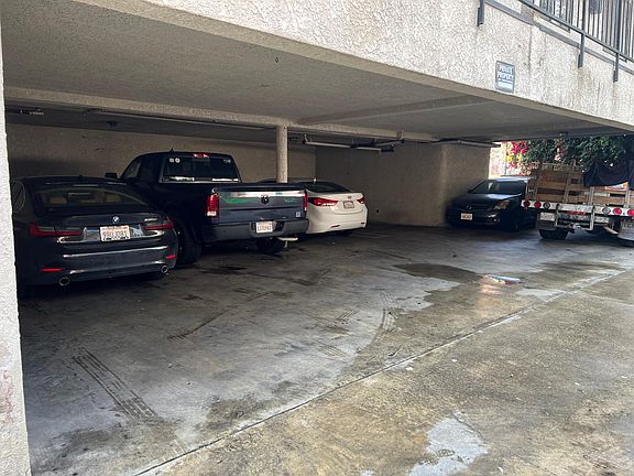 3rd image of 645 N New Hampshire Ave APT 5
