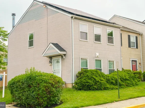 2133 N Anvil Ln, Temple Hills, MD 20748