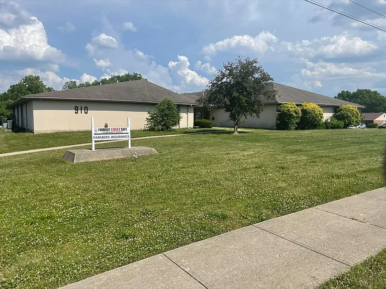910 Taywood Rd — Photo 1