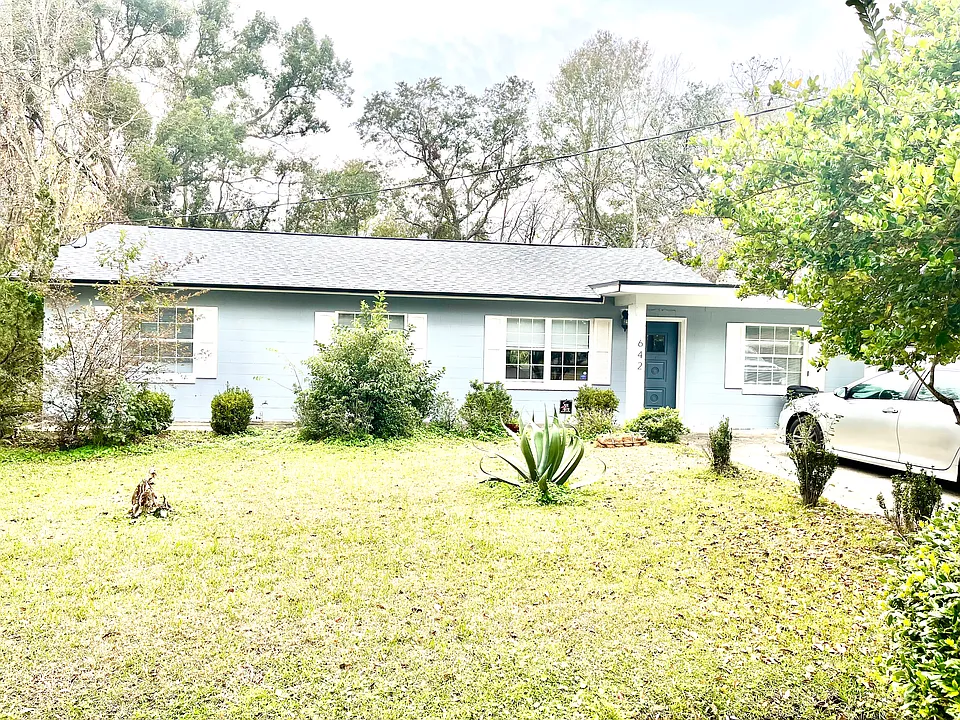 642 Luna Ct