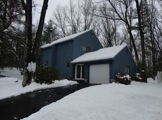 10 Boulder Cir, Nashua, NH 03062