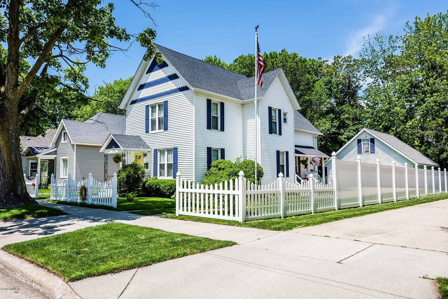 1313 Harrison Ave photo 1