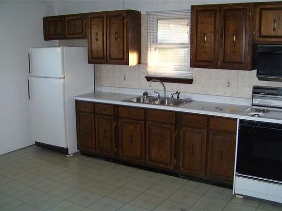 3rd image of 3225 W 74th Ct
