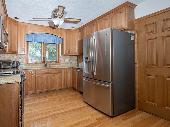 5th image of 3250 Yarmouth Dr