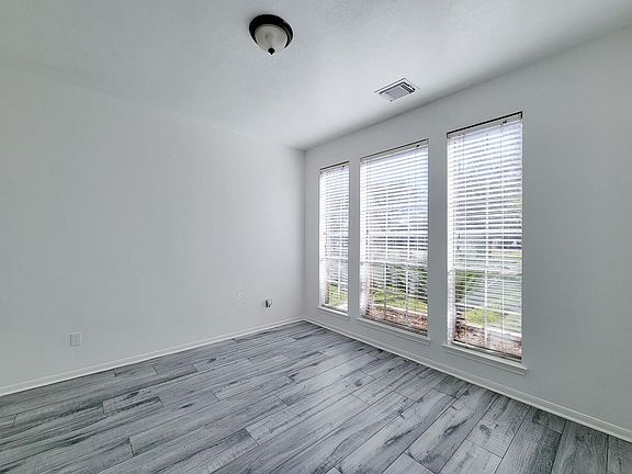 5th image of 17614 Glenmark Dr