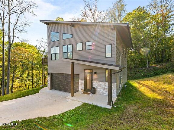 4th image of 120 Stem Ln