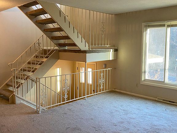 2nd image of 2094 Highwood Ave E