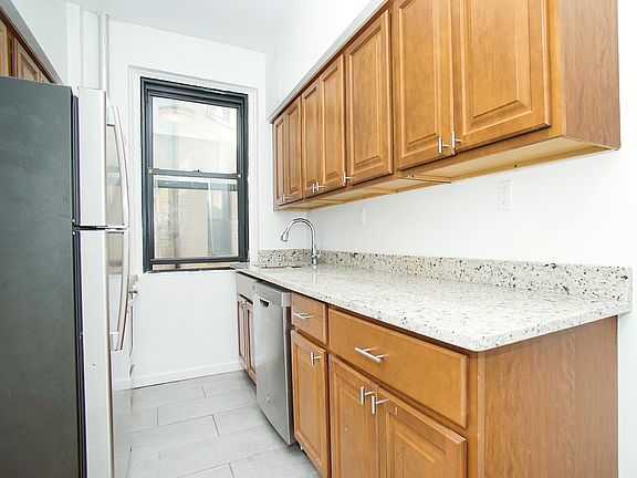 3rd image of 736 W 173rd St APT B52