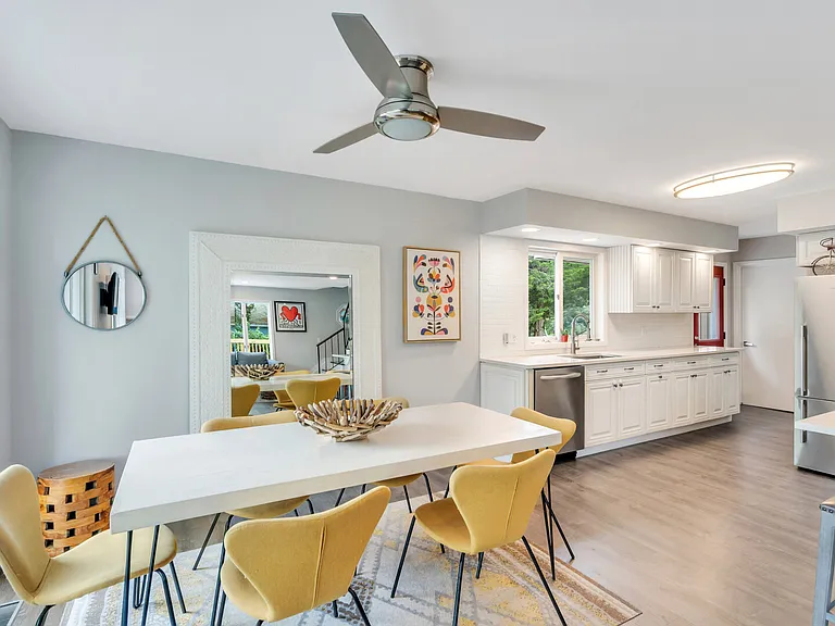 470 Windy Point Ln — Photo 10