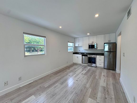 5th image of 102 S K St APT 1