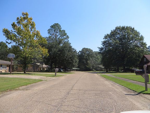 5th image of 2216 Farmington Dr