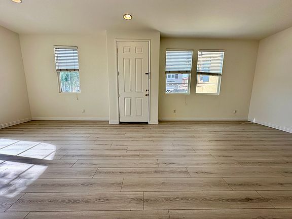 4th image of 13241 Murano Ave