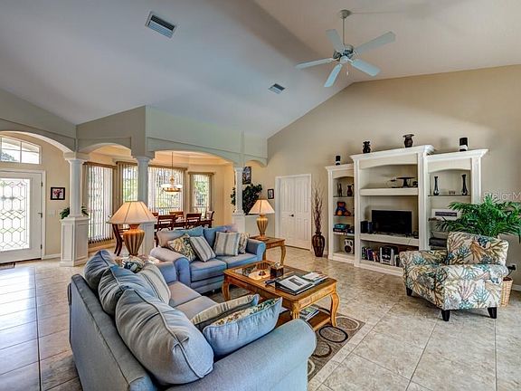 3rd image of 178 Broadmoor Ln