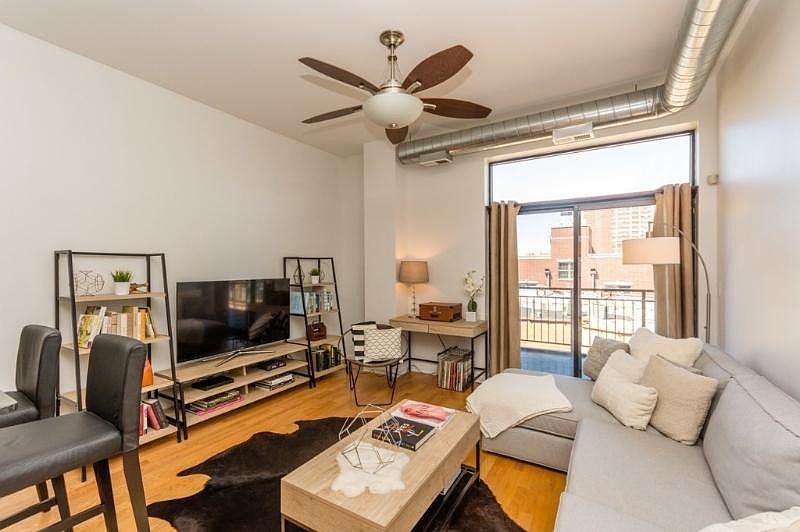 1st image of 950 W Leland Ave #5O3