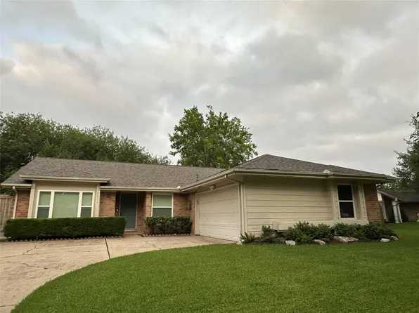 2211 Brook View Ln, Sugar Land, TX 77479