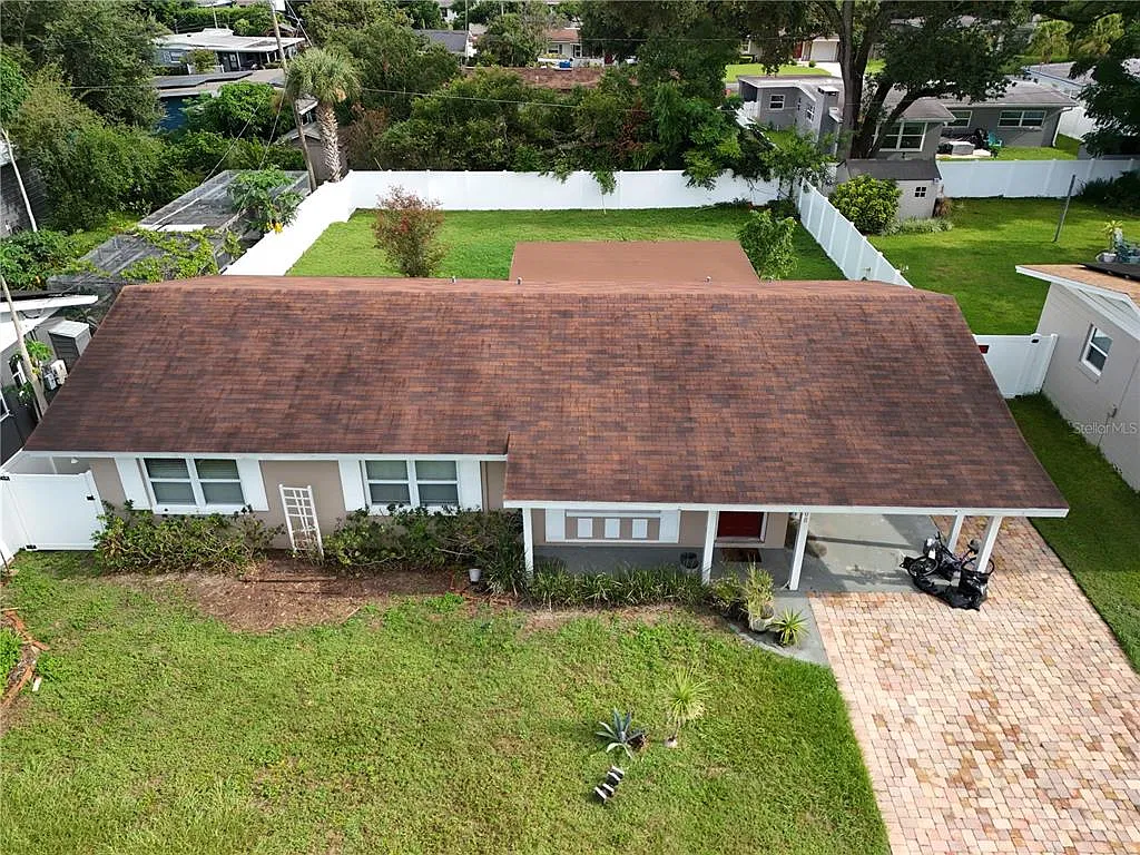 3 bed, 1.5 bath, 1315 sqft, $2,300 — Photo 1