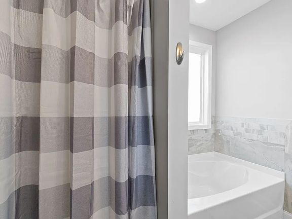 5th image of 108 Cotton Ct