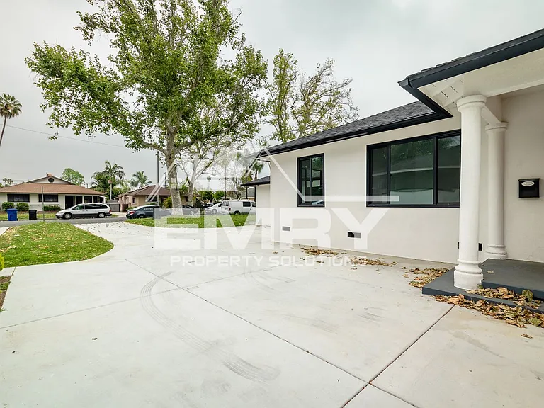 9135 Arrington Ave — Photo 31