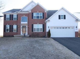 157 Redmond Dr, Gilberts, IL 60136